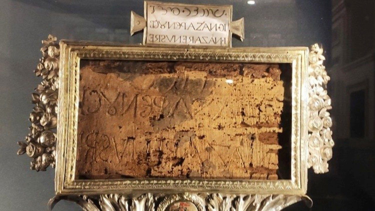 罪狀牌：從加爾瓦略山到羅馬，耶穌受難相關聖物的歷史