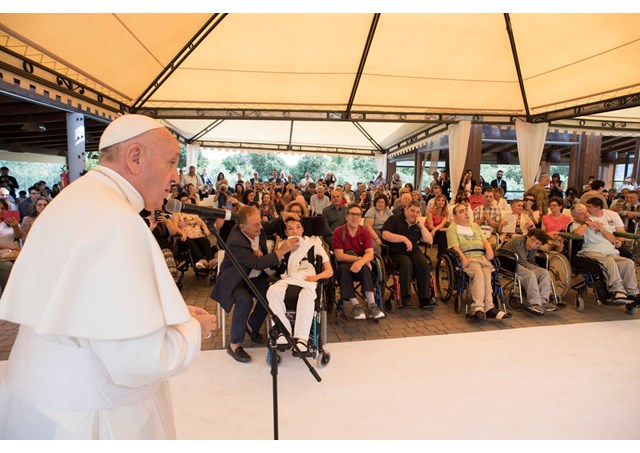 教宗突然造訪照顧嚴重殘疾人的醫療工作者聯會