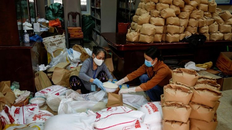 越南教會發動「以愛抗疫」活動，援助因新冠疫情失去工作的人