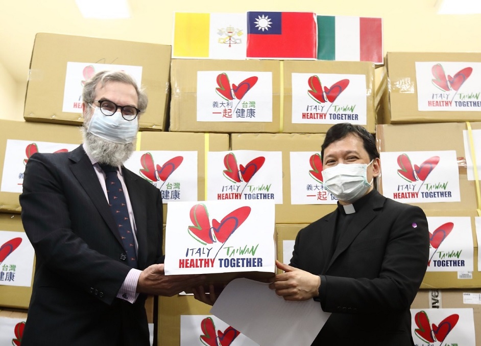 教廷駐華大使館及其友伴捐贈醫療物資支持「義大利／台灣一起健康」贊助活動